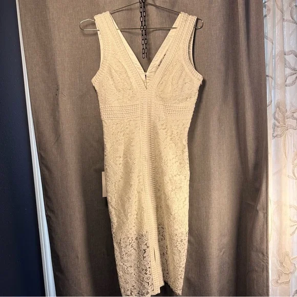 Halter Lace Front Slit Dress In White Size 6. NWT - Picture 4 of 13